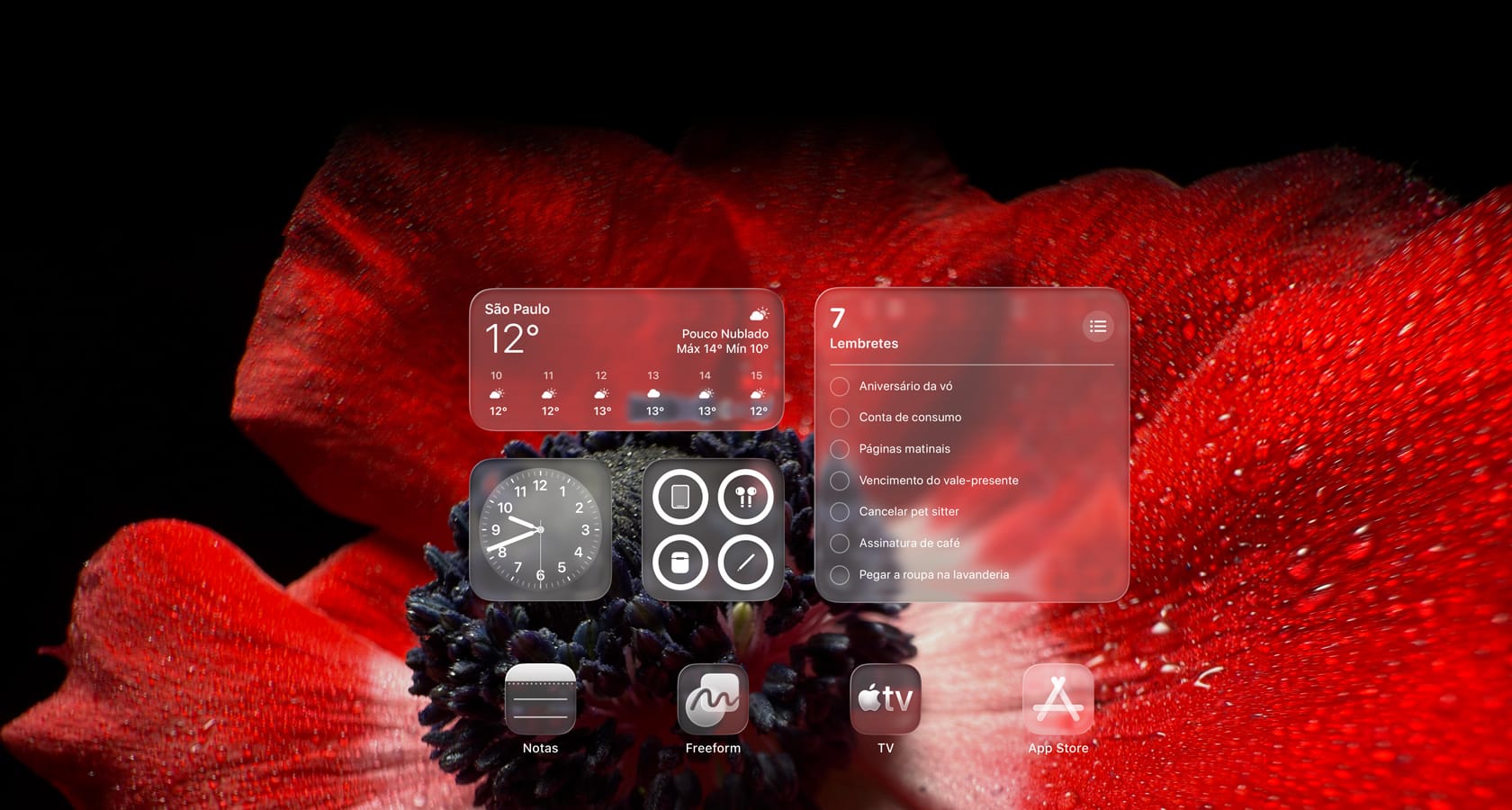 Tela Bloqueada mostrando ícones dos apps Tempo, Lembretes e Relógio, todos em Liquid Glass translúcido, refratando o fundo