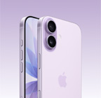 Przód i ustawiony pod kątem tył iPhone’a 17 w kolorze lawendy, system aparatów Fusion w wypukłej górnej części urządzenia, panel Sterowanie aparatem, przód obudowy z wyświetlaczem sięgającym krawędzi, widoczne przyciski głośności, przyciski boczne i przycisk czynności